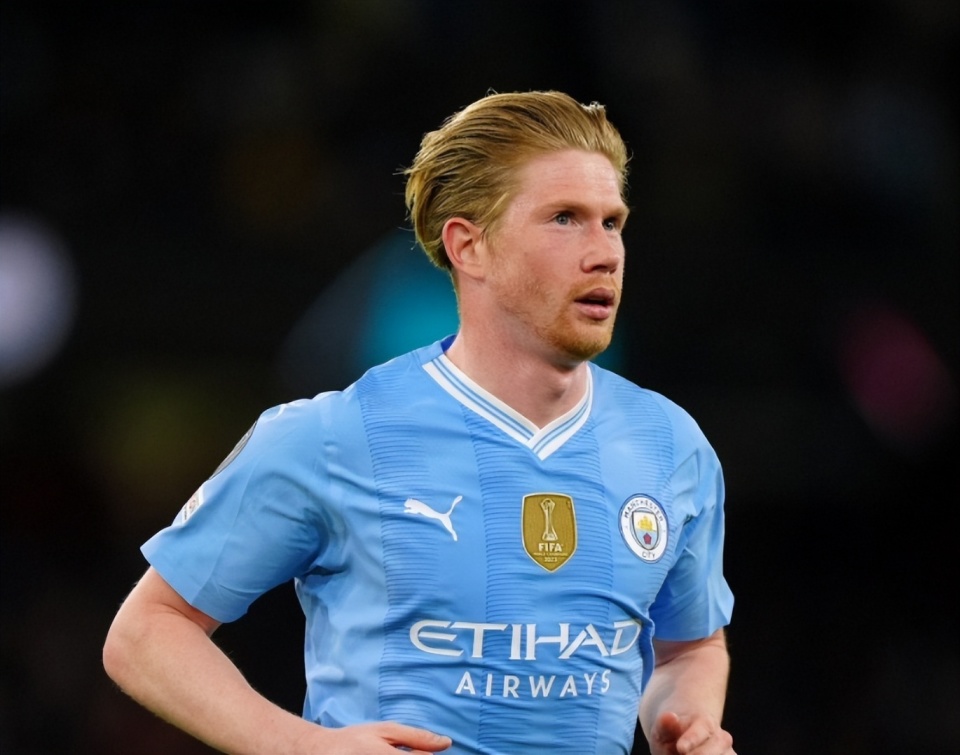 凯恩：我仍觉得正处于职业生涯巅峰期，世界杯会为冠军而努力（凯恩：自认仍处生涯巅峰，将为世界杯冠军全力以赴）