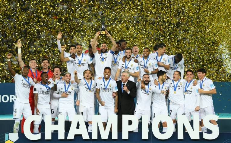 不是队服是奥运照！樊振东12月赛程海报引爆“情怀杀”