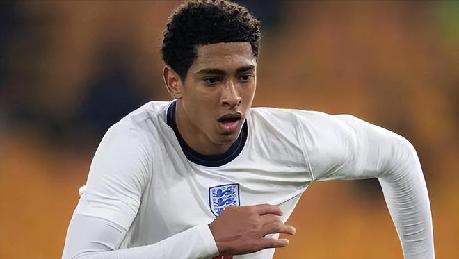 判决书：原天津泰达球员白某峰因受贿判有期徒刑一年，缓刑一年