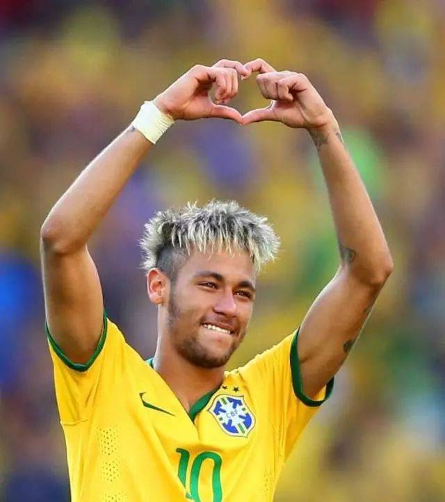 记者：阿什拉夫还需穿十天左右保护靴，他很想赶上非洲杯首战（记者：阿什拉夫仍需穿约10天保护靴，渴望赶上非洲杯揭幕战）