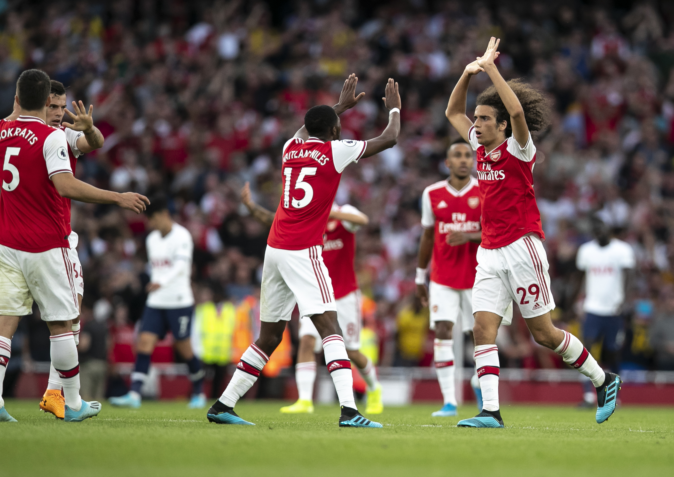 阿德莱德联后卫：我们的门将很强，对阵墨尔本城优势在我方（阿德莱德联后卫：门将实力强劲，战墨尔本城我们占优）