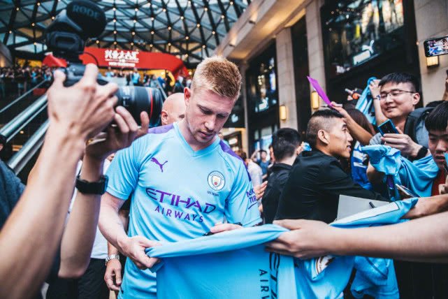 2025／26赛季英超：在球迷心中新赛季英超最佳引援都是谁呢（2025／26英超新赛季：球迷心目中的最佳引援是谁？）