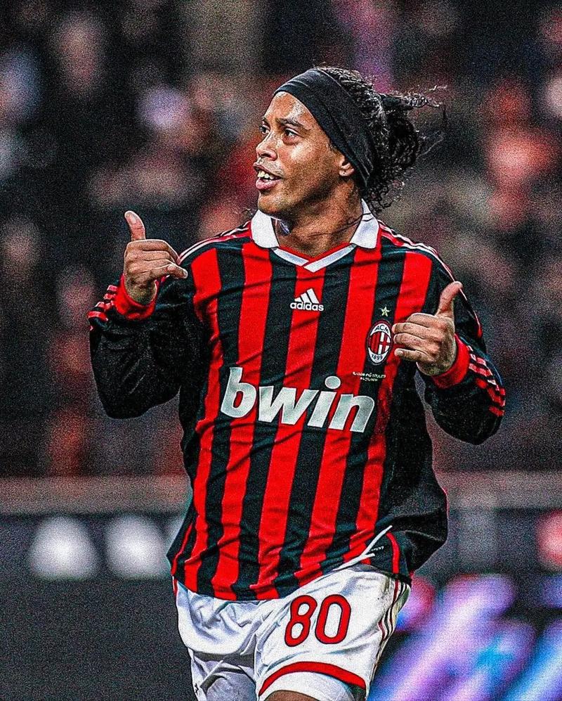 伯恩利主帅：布罗亚有望周末复出，对阵切尔西将会非常艰难（伯恩利主帅称布罗亚有望本周末复出，迎战切尔西将是一场硬仗）