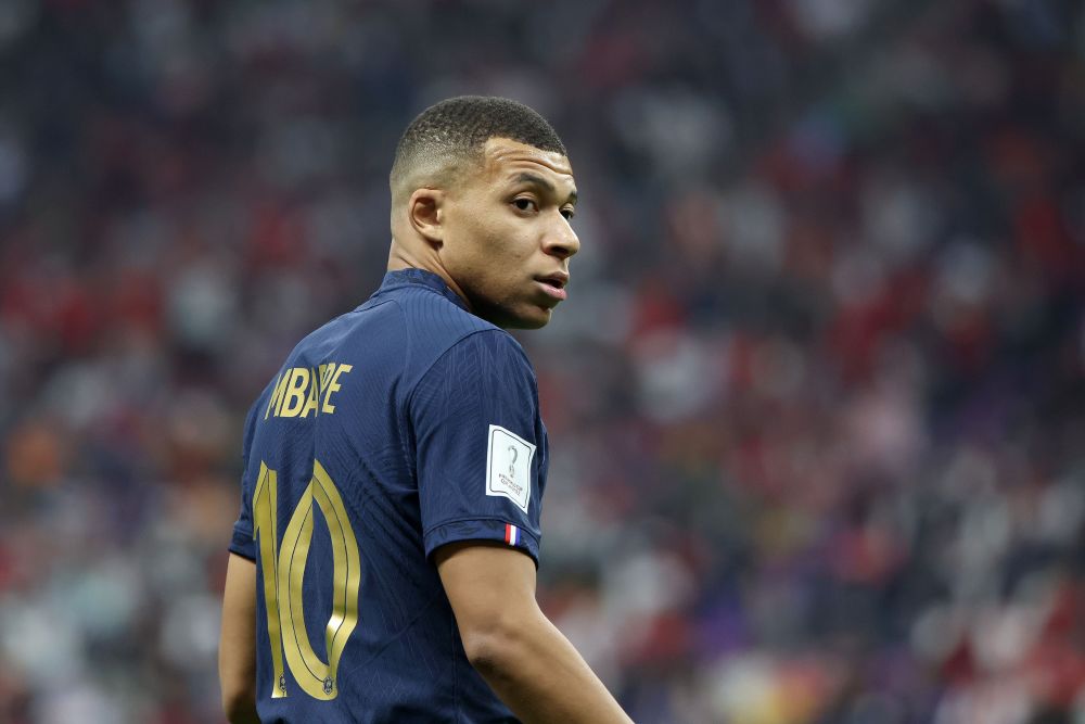 横看成岭侧成峰，乔治娜晒出差照秀出傲人身材