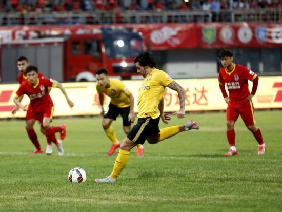 克莱：22年灰熊就差点废了我的队友，别这么脏了行么